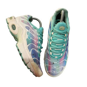 Nike Air Max Plus‎ White & Tie Galaxy Tie Dye Sneaker Youth Size 7 / Women's 8.5